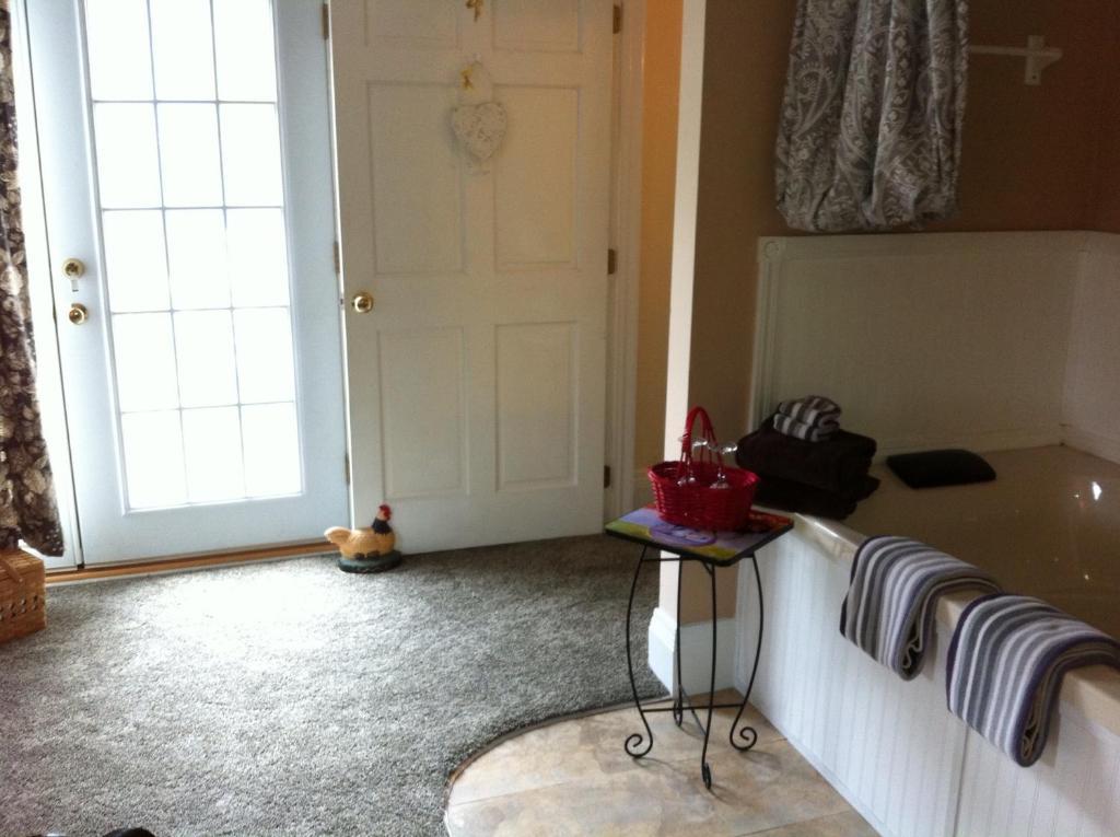 Emerald Necklace Inn Bed And Breakfast Lakewood Pokoj fotografie