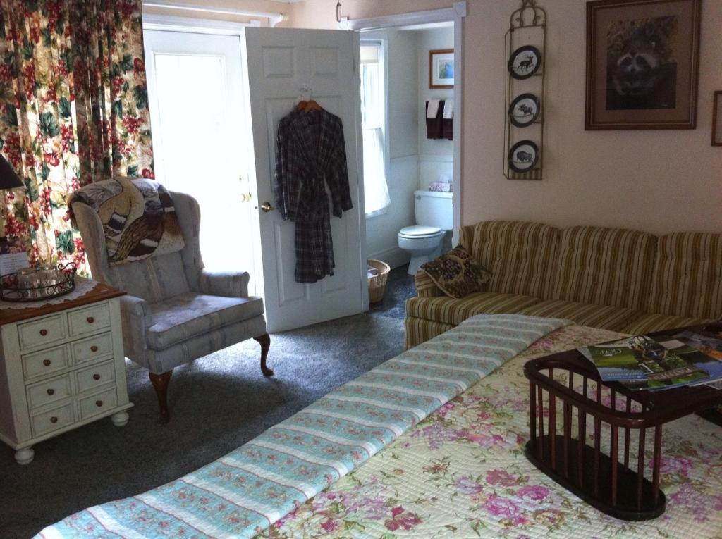 Emerald Necklace Inn Bed And Breakfast Lakewood Pokoj fotografie